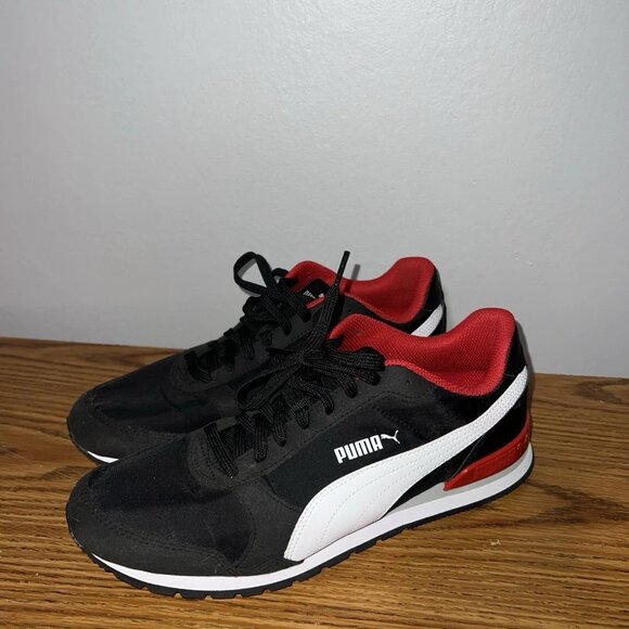 Size 10 - PUMA ST Runner V2 Black / Red - MENS - Picture 1 of 4